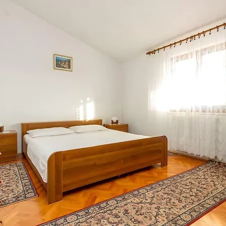 Zdenka 1 Trogir